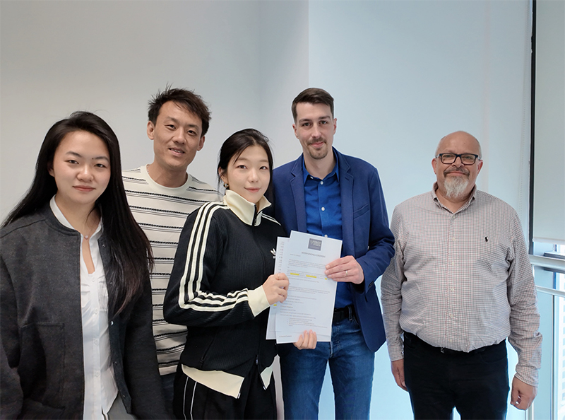 3.Signed_a_contract_with_French_agency.jpg